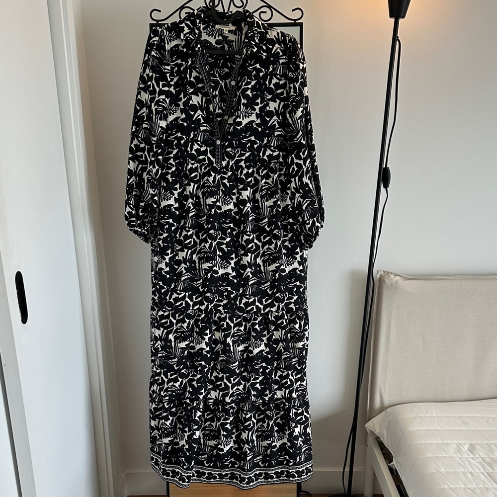 Max Studio Black and White Long Sleeve Dress